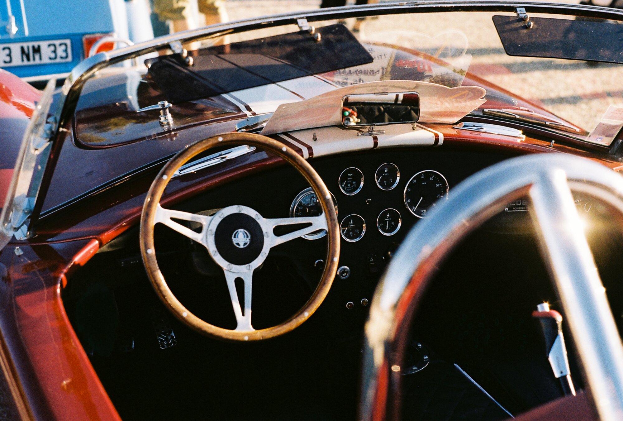 • Retro car •