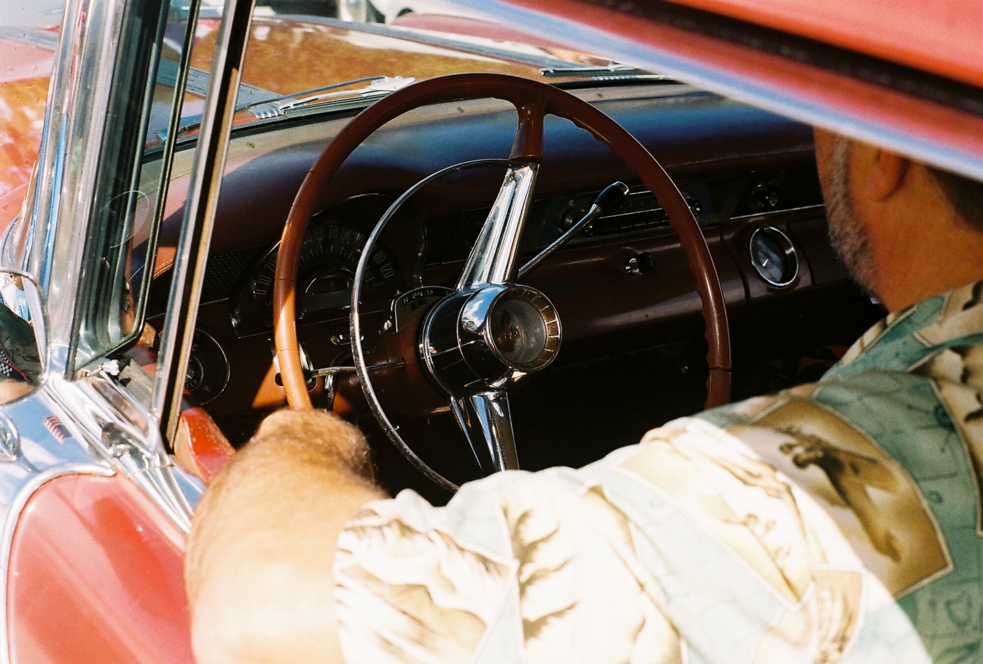 • Retro car •